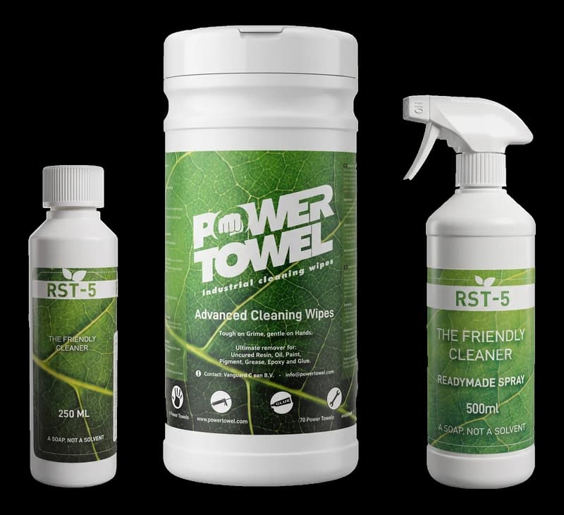 Koncentrát RST-5 v lahvi 250 ml, dóza čisticích ubrousků Power Towel a hotový sprej RST-5 500 ml se zelenými etiketami
